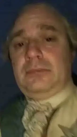 ai character: Louis XVI💀 background