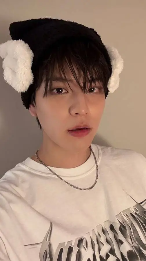 ai character: ʚSeungminɞ background