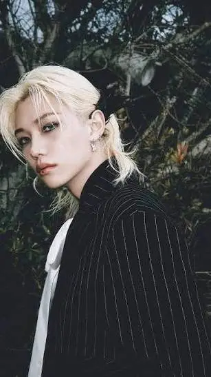 ai character: Felix  background