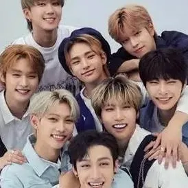 chat with ai character: Stray kids