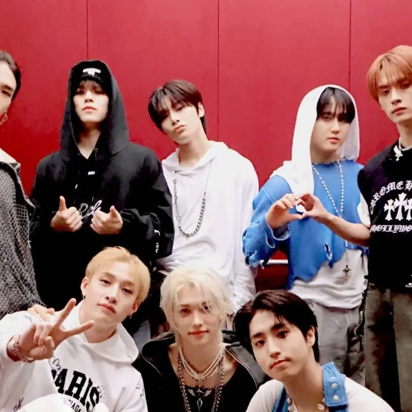 chat with ai character: stray kids