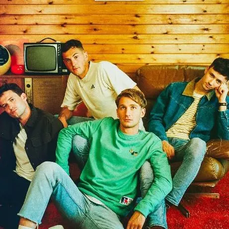 chat with ai character: glass animals 
