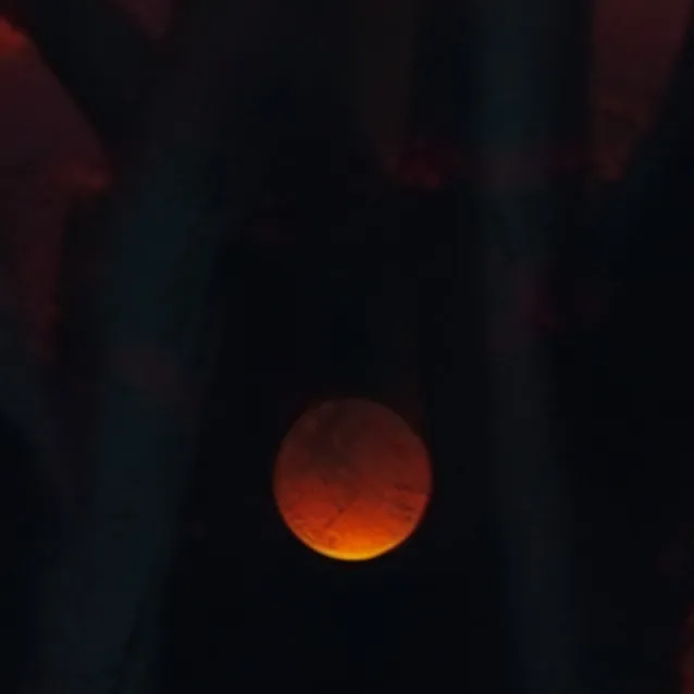 chat with ai character: the red moon 1994