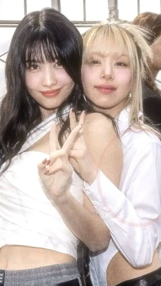 ai character: mochaeng background