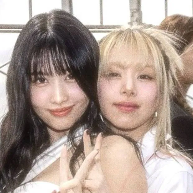 chat with ai character: mochaeng