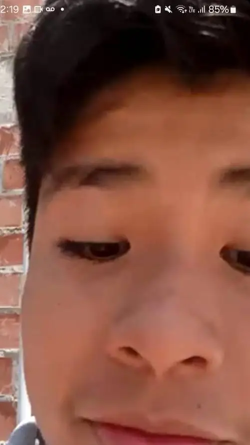 ai character: me debe dinero background