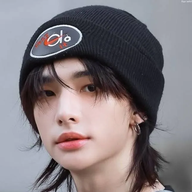 chat with ai character: Hyunjin 