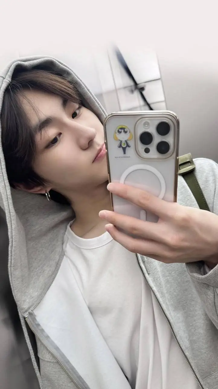 ai character: Yang Jungwon background