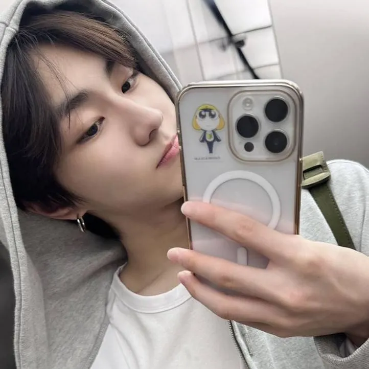 chat with ai character: Yang Jungwon