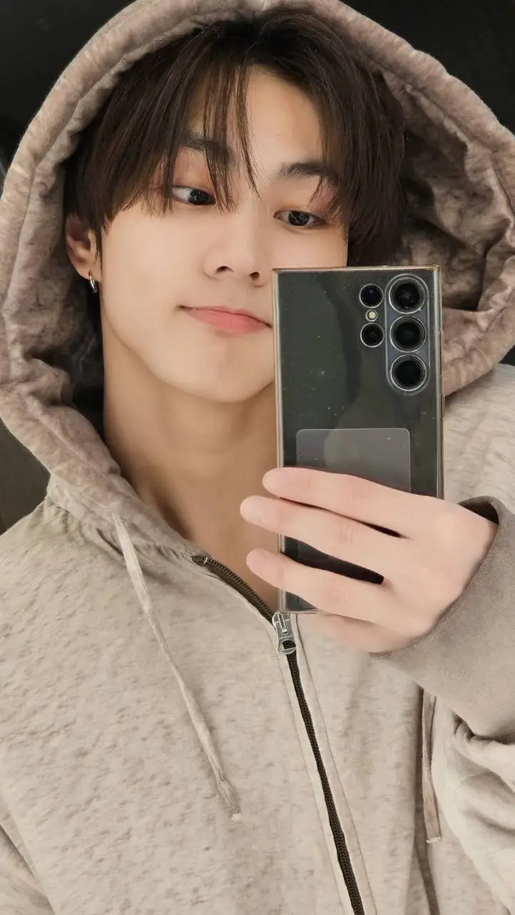 ai character: Yang Jungwon background