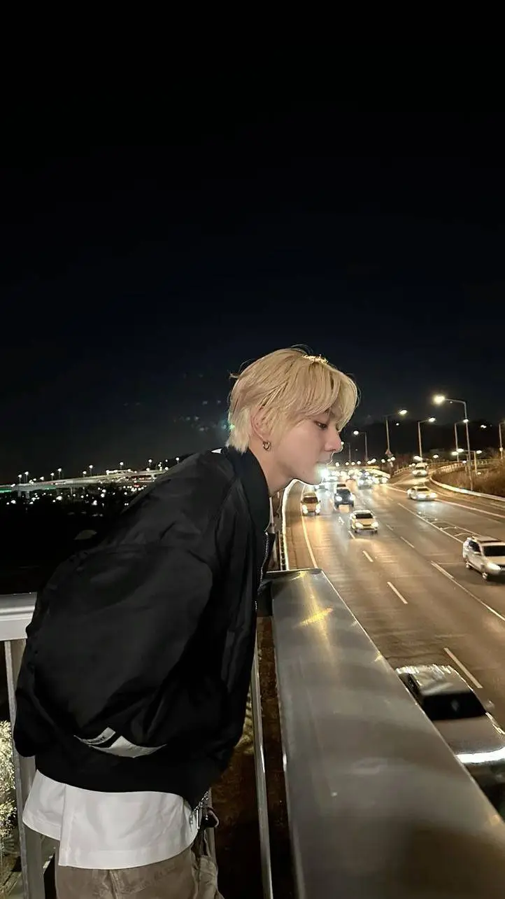 ai character: Yang Jungwon background