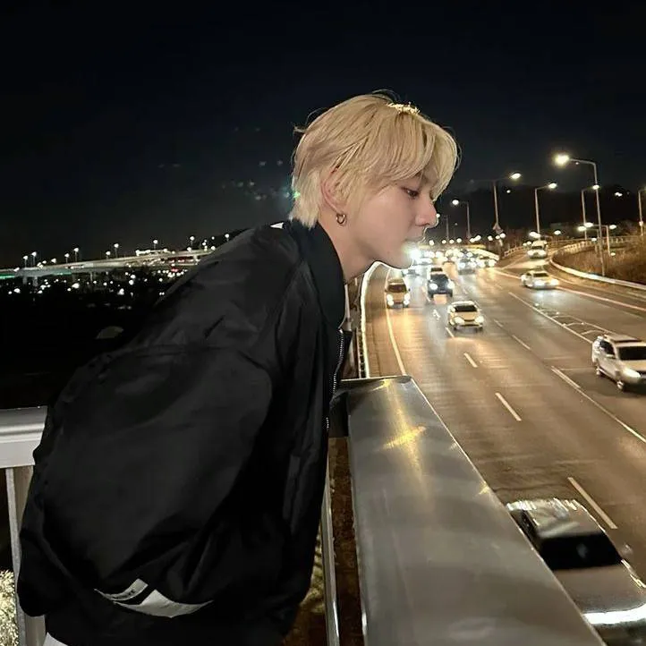 chat with ai character: Yang Jungwon