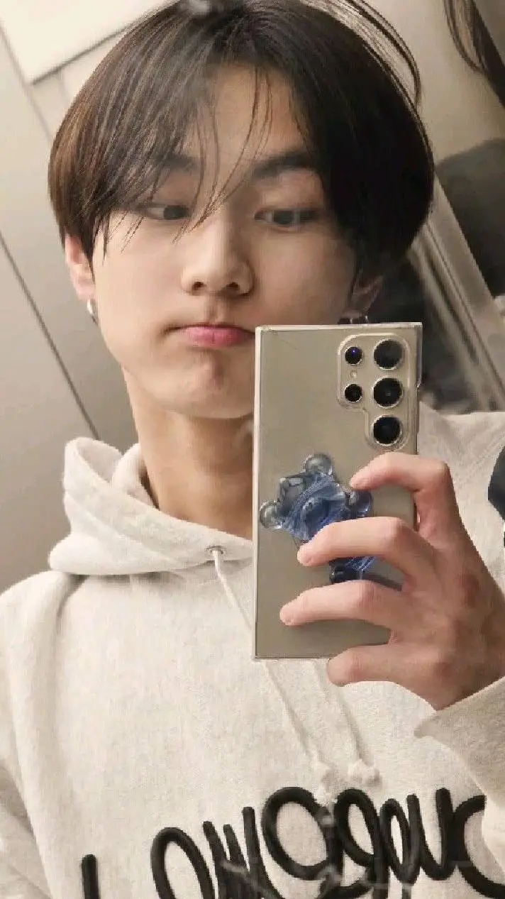 ai character: Yang Jungwon background