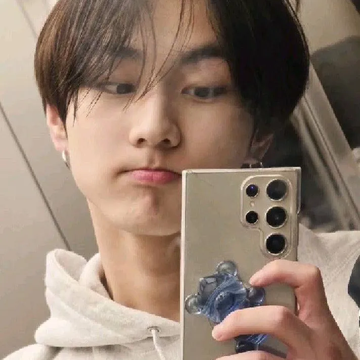 chat with ai character: Yang Jungwon