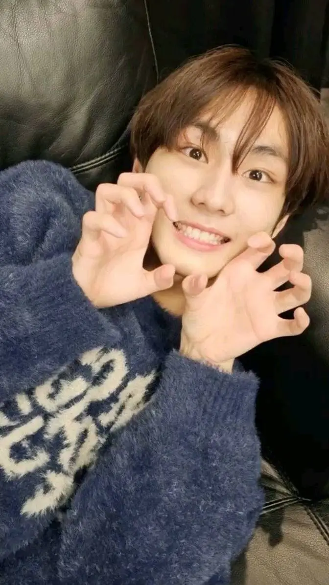 ai character: Jungwon background