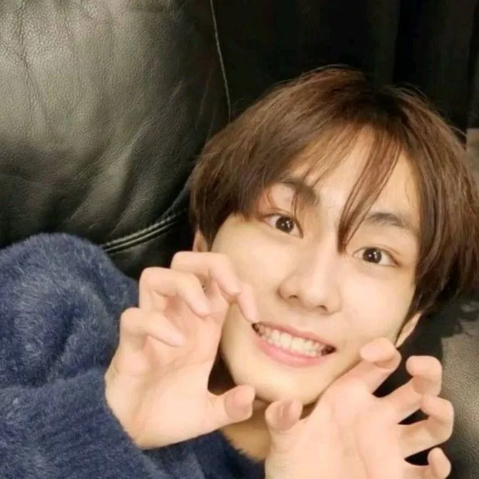 chat with ai character: Jungwon