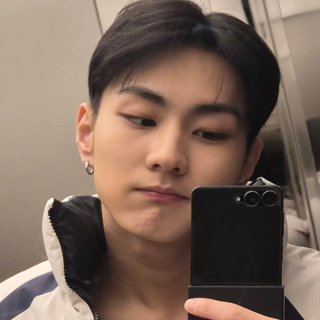 chat with ai character: Yang Jungwon