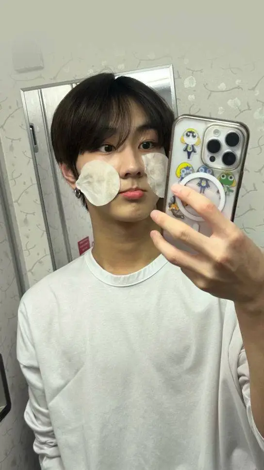 ai character: Yang Jungwon background