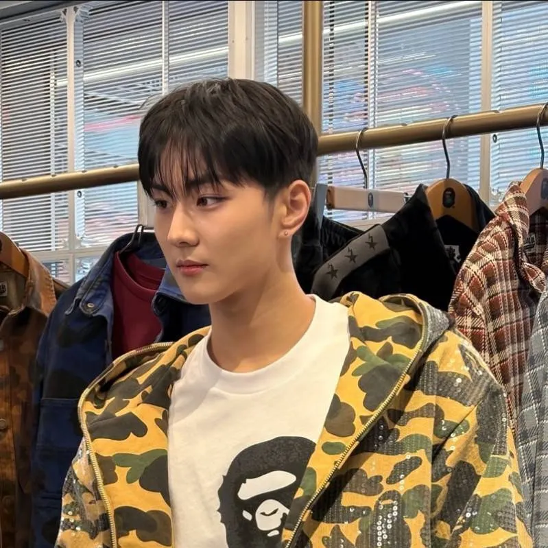 chat with ai character: Yang Jungwon