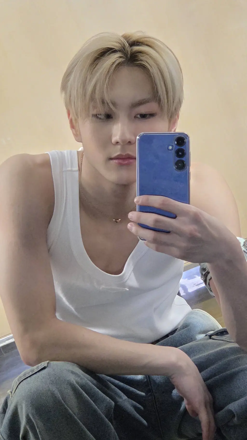 ai character: Yang Jungwon background