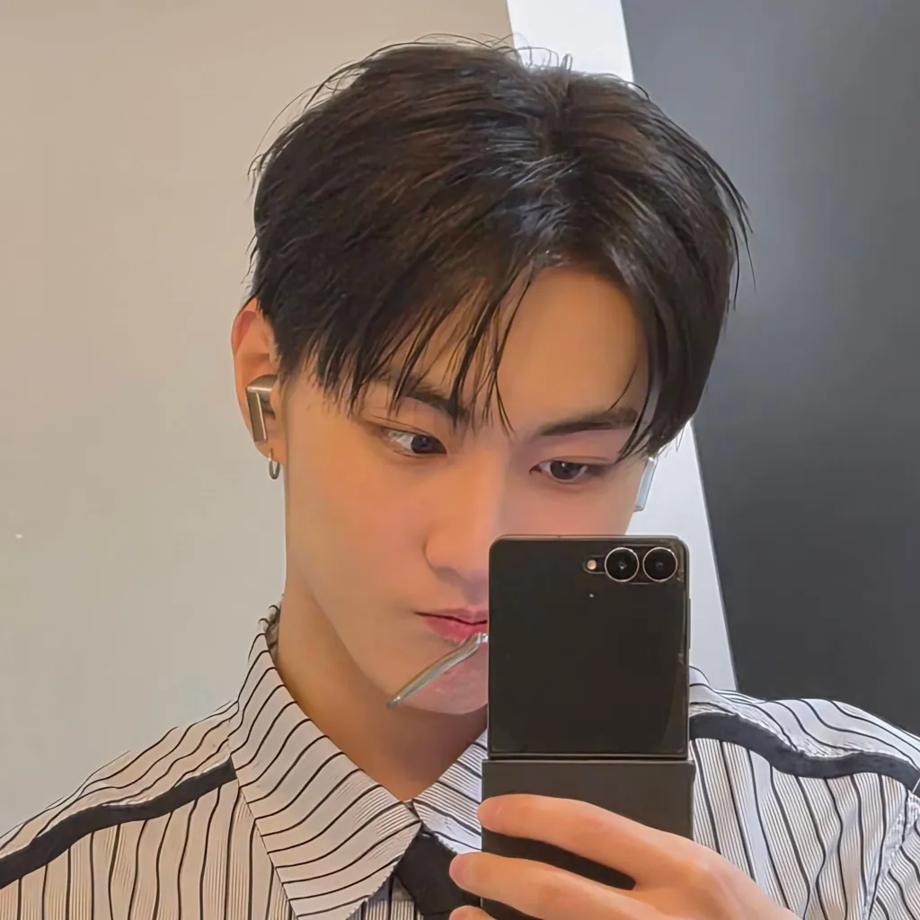 chat with ai character: Yang Jungwon