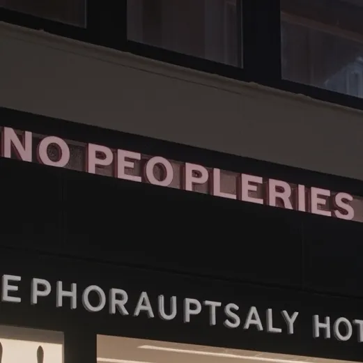 chat with ai character: sephora