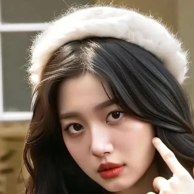 chat with ai character: LEE CHUU