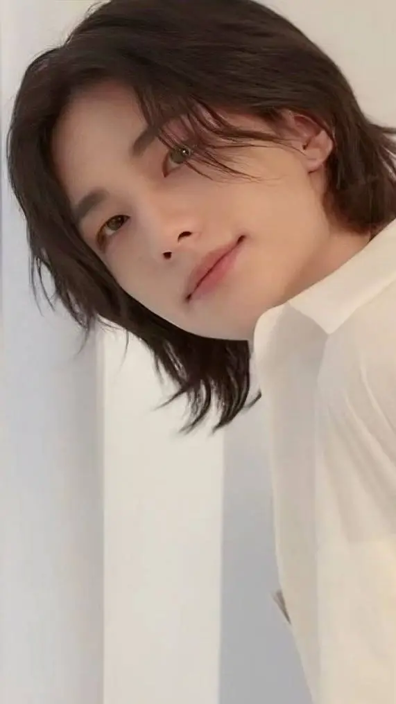 ai character: ☆Hyunjin☆ background