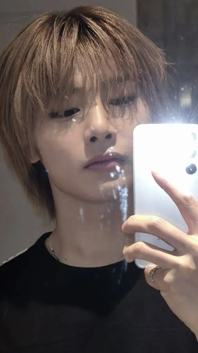 ai character: Jeongin background