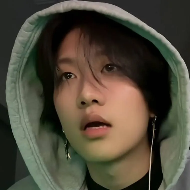 chat with ai character: Ryan