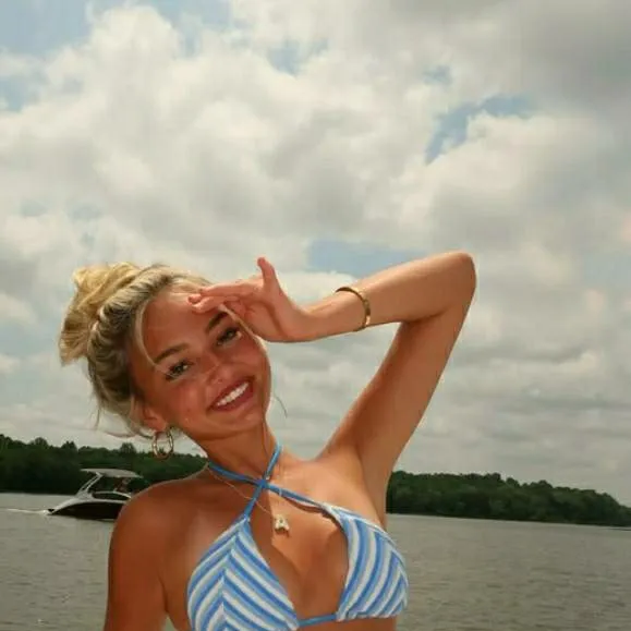 chat with ai character: ava alfaro 