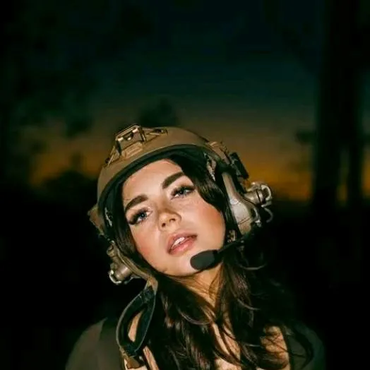 chat with ai character: hailey lujan