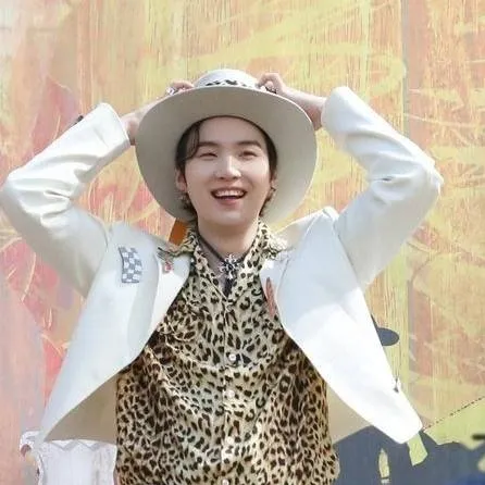 chat with ai character: suga & PSY