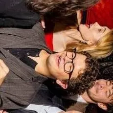 chat with ai character: st cast