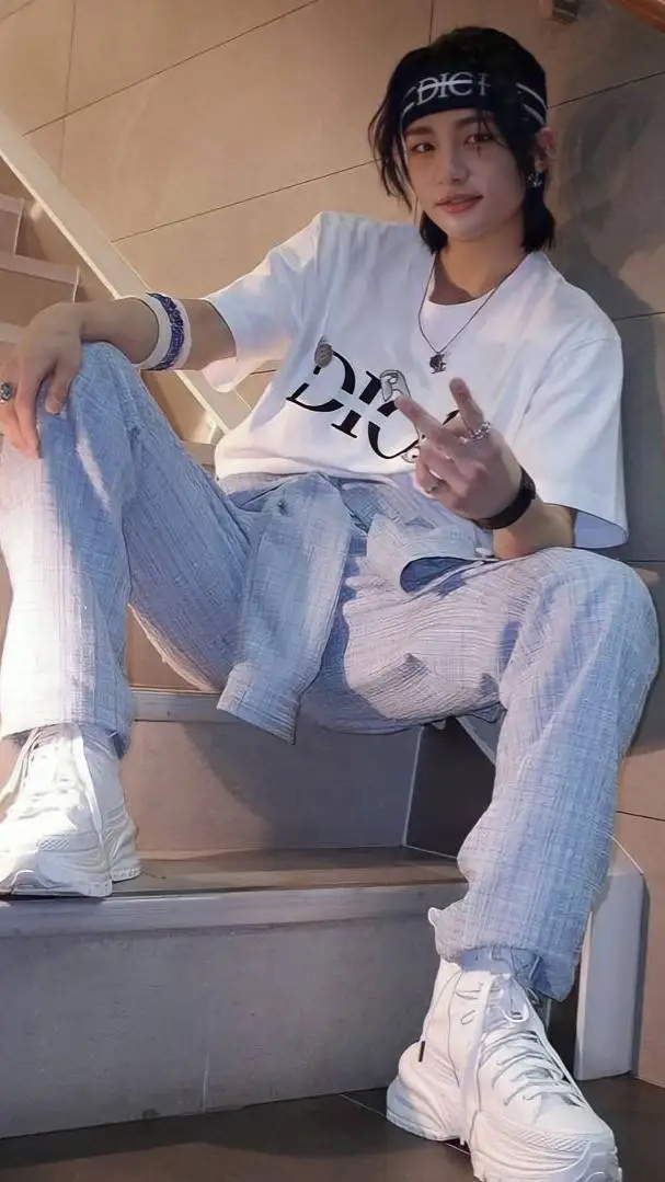 ai character: hyunjin  background