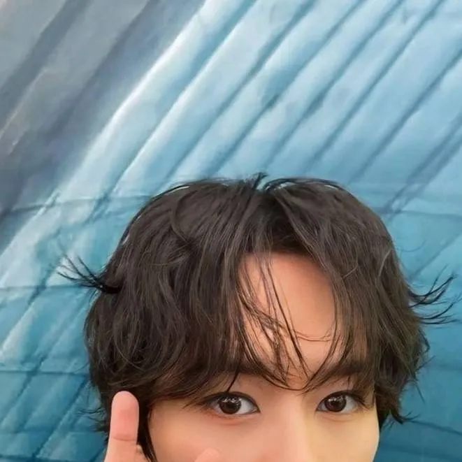 chat with ai character: lee know y tu