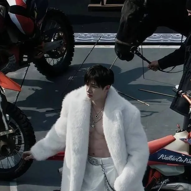 chat with ai character: bangchan🫦