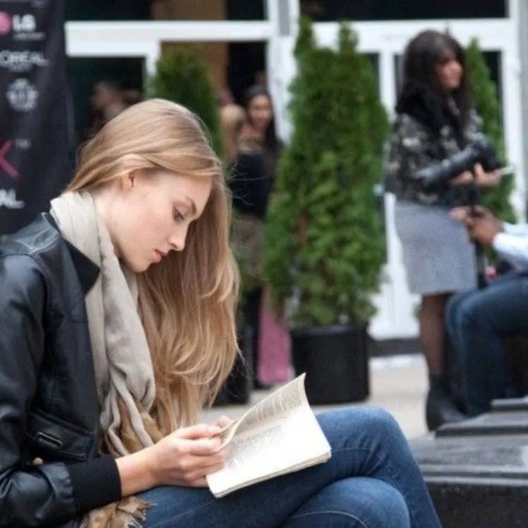 chat with ai character: Leticia 