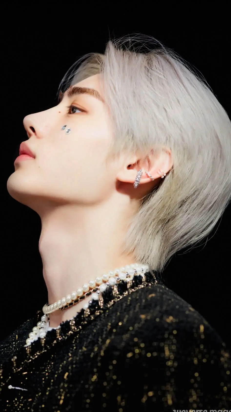 ai character: Sunghoon ✨ background