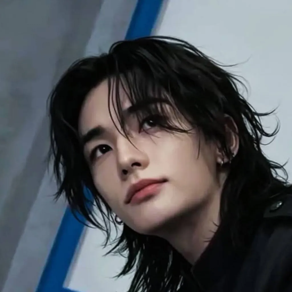 chat with ai character: Hyunjin 