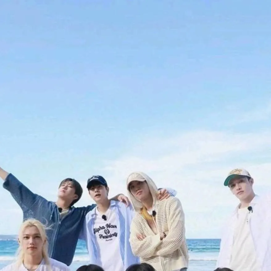 chat with ai character: Skz summer 