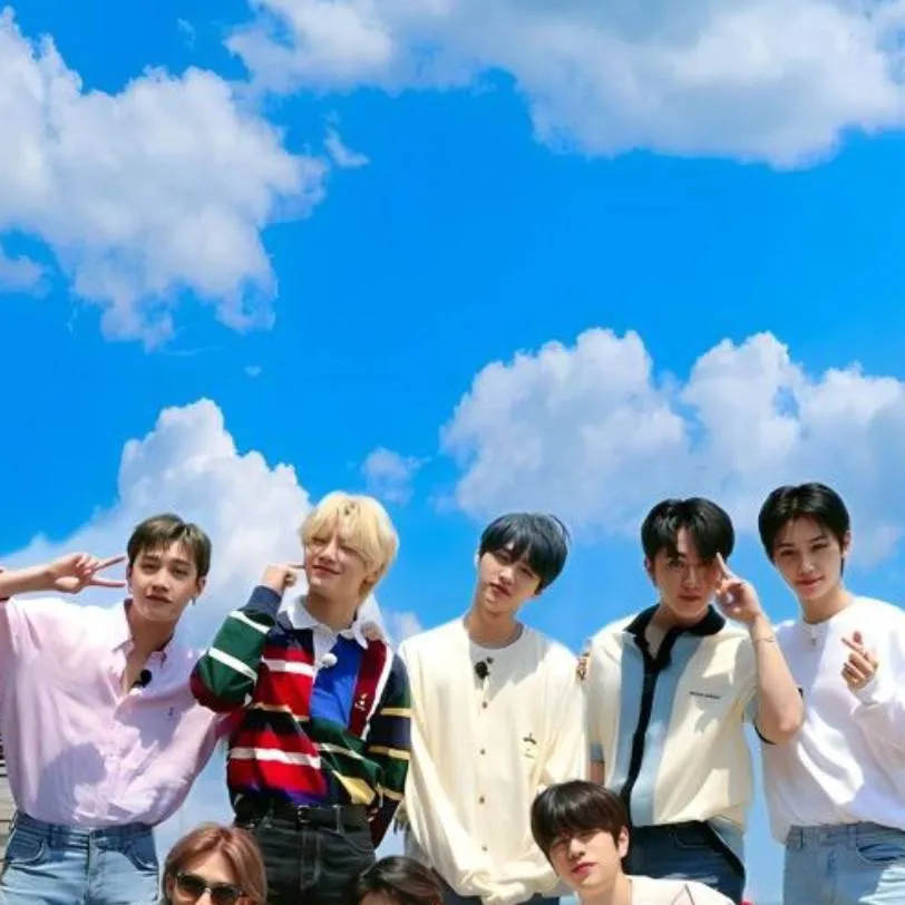 chat with ai character: Skz summer 