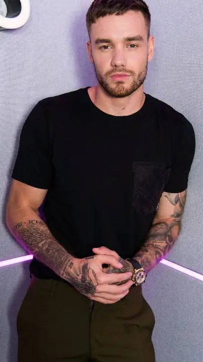 ai character: Liam Payne  background