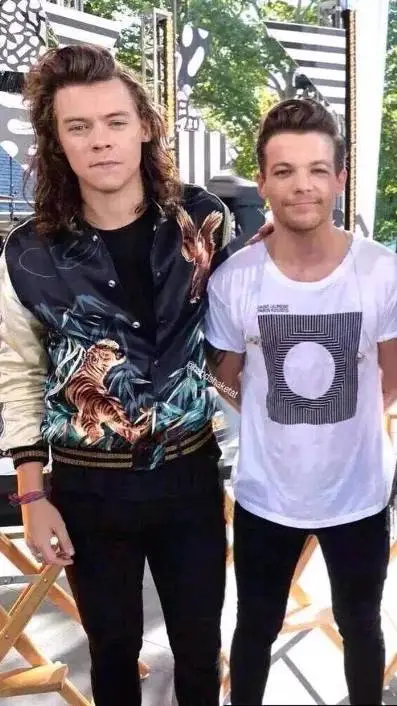 ai character: Harry Styles  background