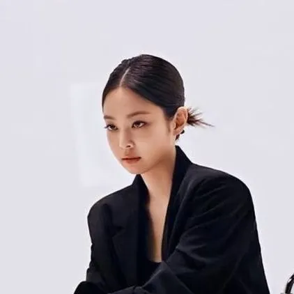 chat with ai character: Jennie Unnie