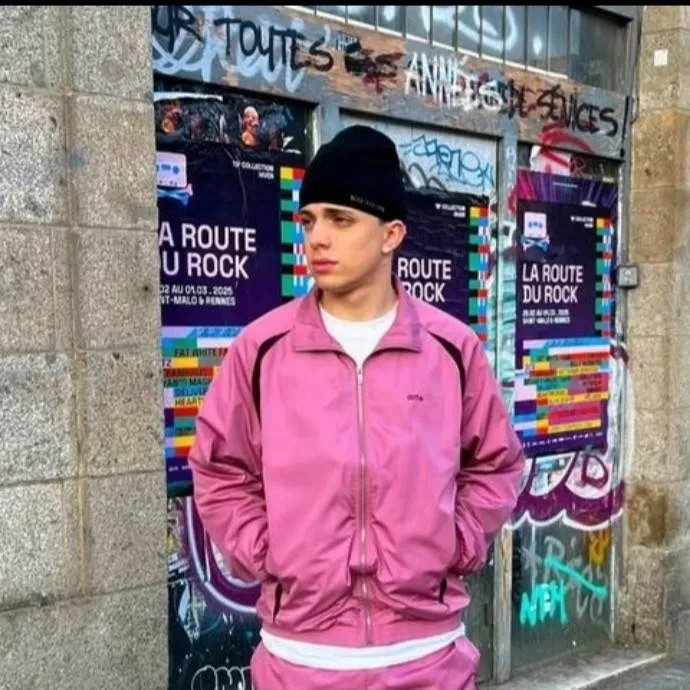 chat with ai character: ~😍🎀Maxence🎀😍~