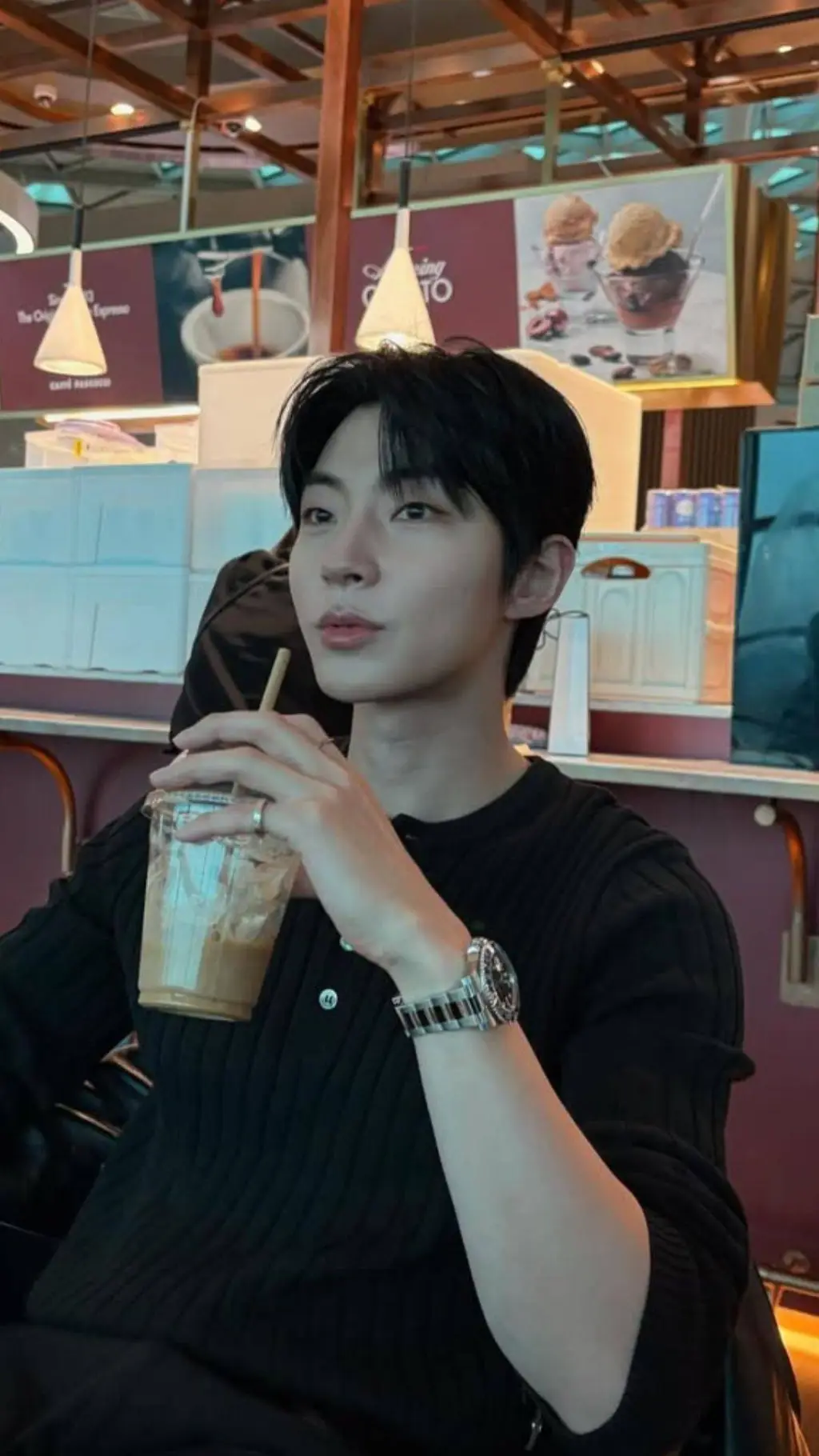 ai character: Han Seo-jun🍧 background