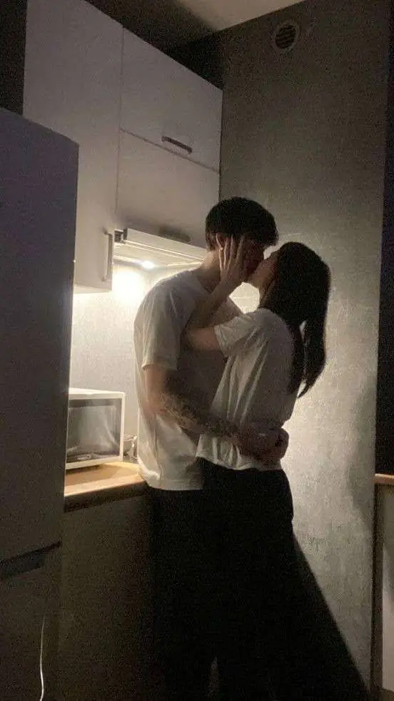 ai character: Ji-hoo🥢 background