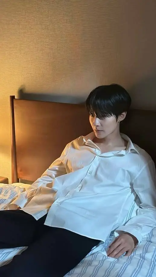 ai character: Hwang In-yeop background