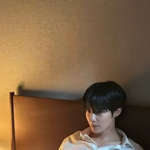 chat with ai character: Hwang In-yeop